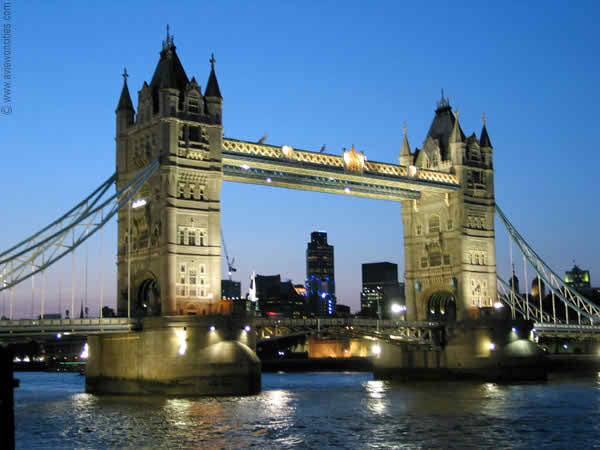 london-tower-bridge-at-dusk